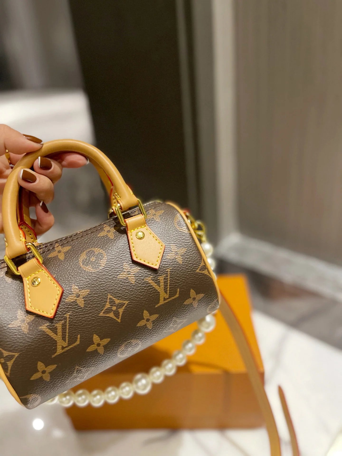 Retiro Pearl Pillow Bag