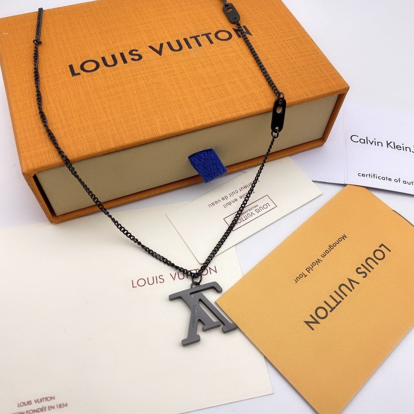 Exquisite 4-color pendant necklace