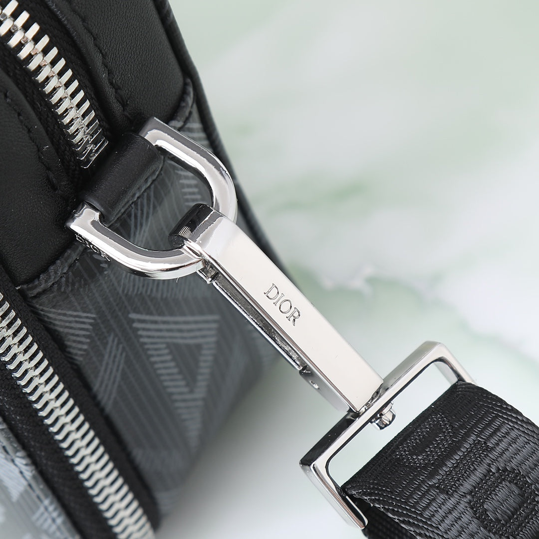 Elegant and practical clutch messenger bag