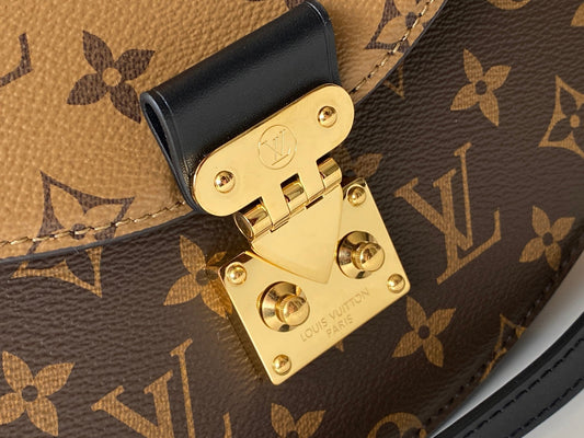 Classic color matching old flower fan-shaped bag