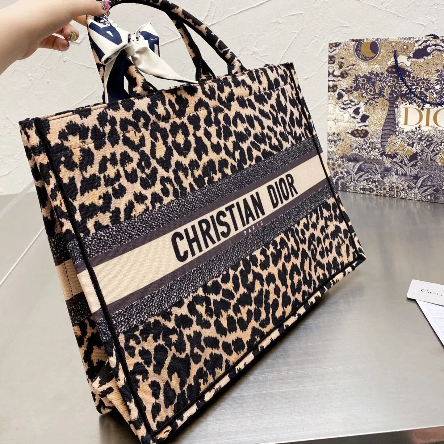 EMBROIDERED SHOPPING BAG