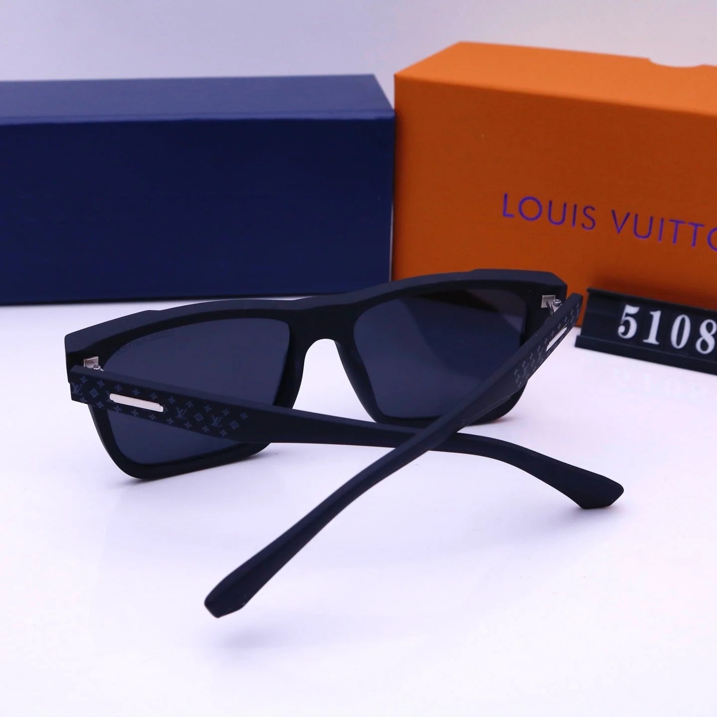 Vintage Fashion Embossed Square Frame Sunglasses