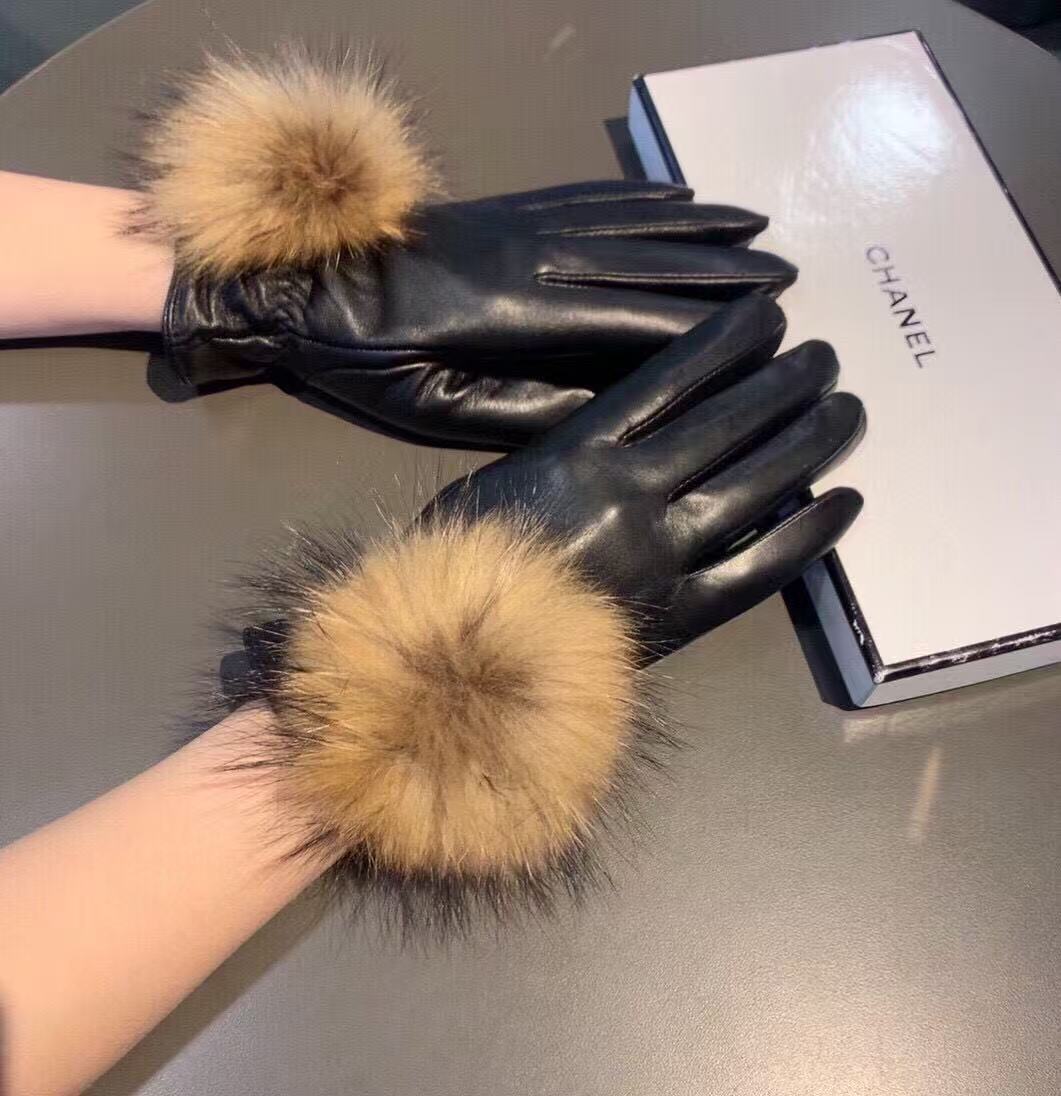 2025 Winter Fox Hairball Touchscreen Gloves