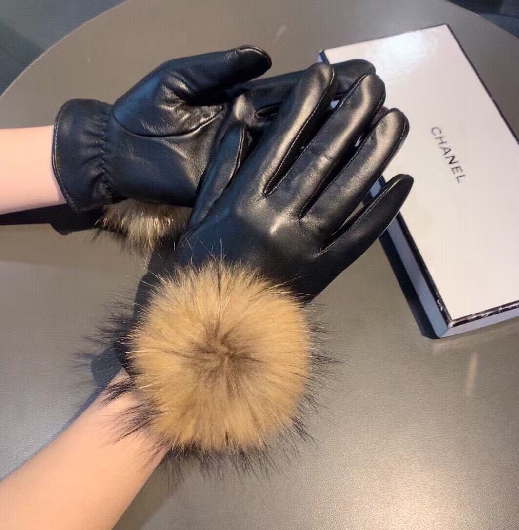 2025 Winter Fox Hairball Touchscreen Gloves