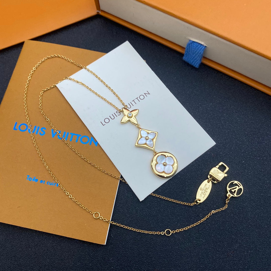 Temperament 3 Flower Necklace