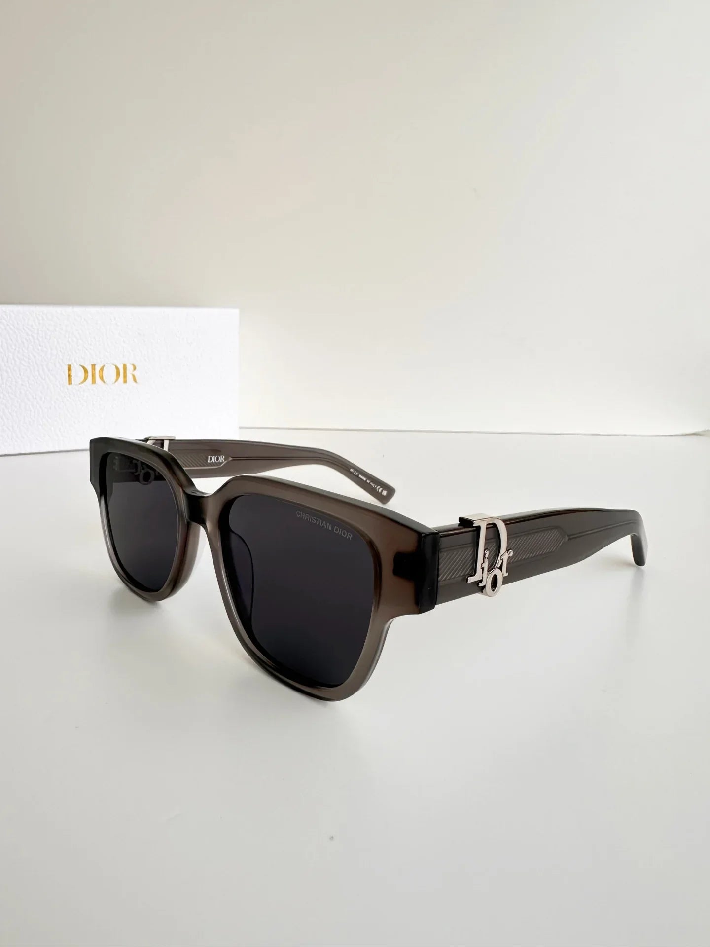 4-color limited edition high-end trendy sunglasses