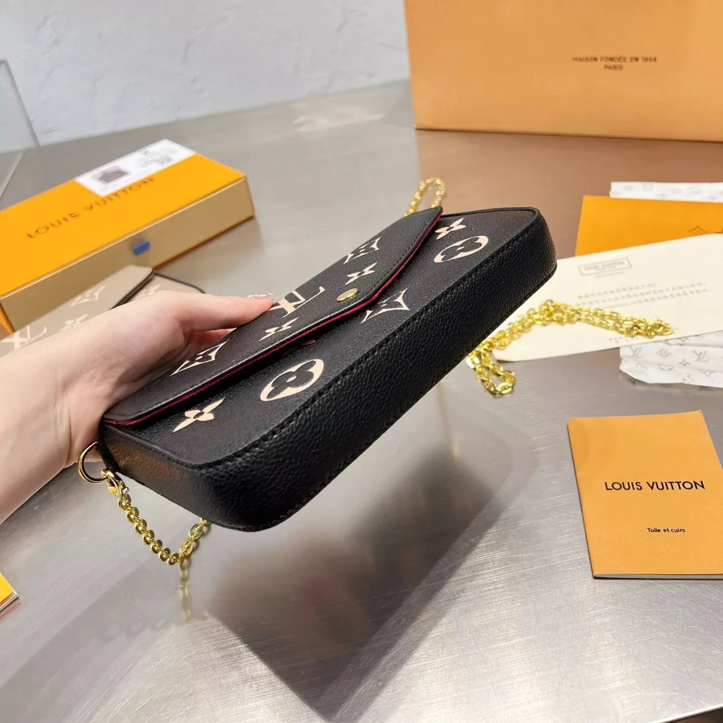 FÉLICIE Detachable Metal Chain Bag