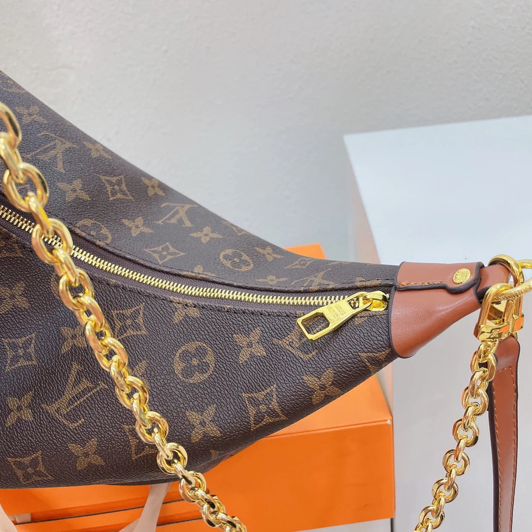 Large-capacity Monogram Pea Bag