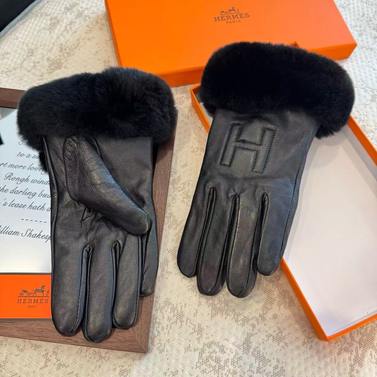 2025 🧤 Winter Lazy Rabbit Hair Sheepskin Gloves