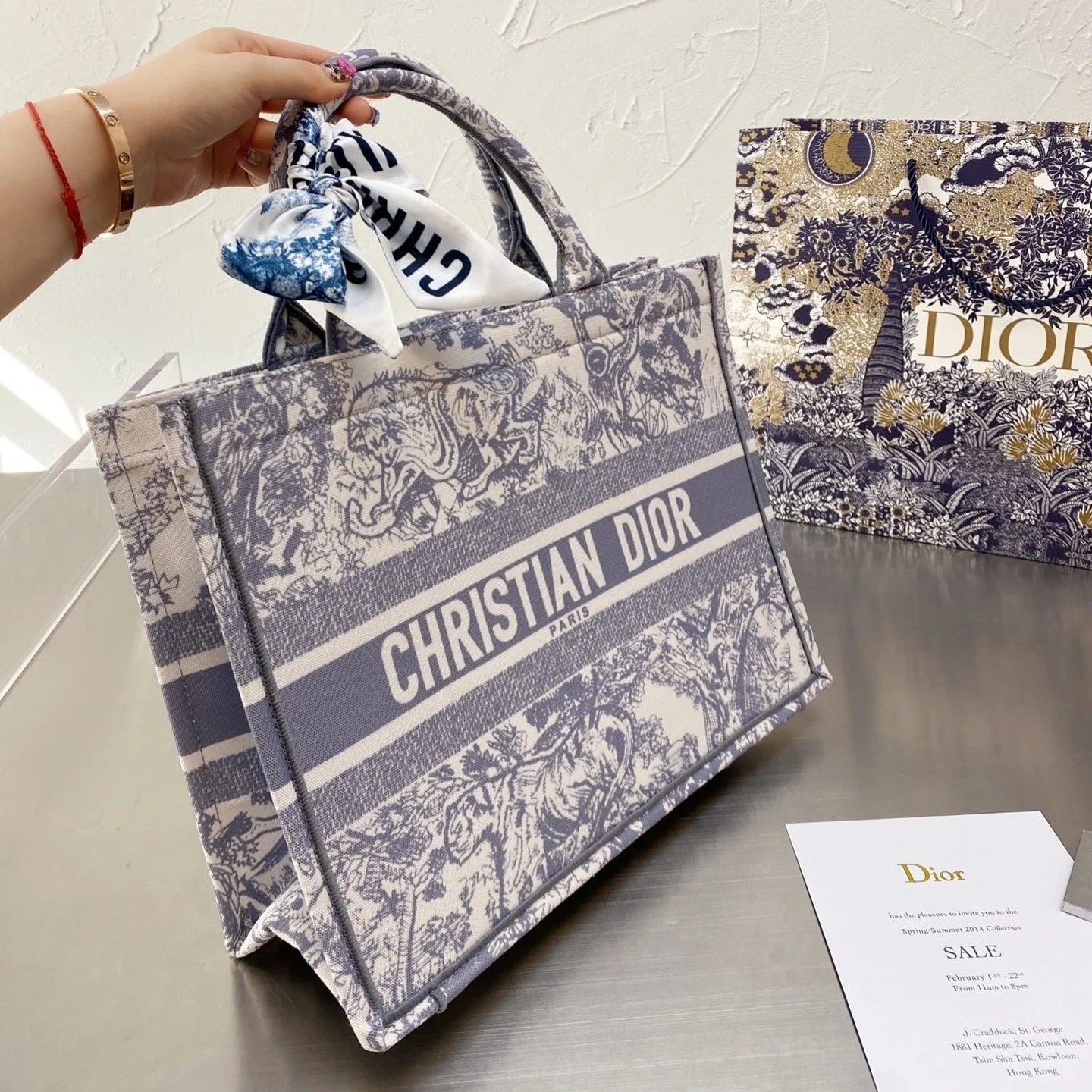 Embroidered shopping bag