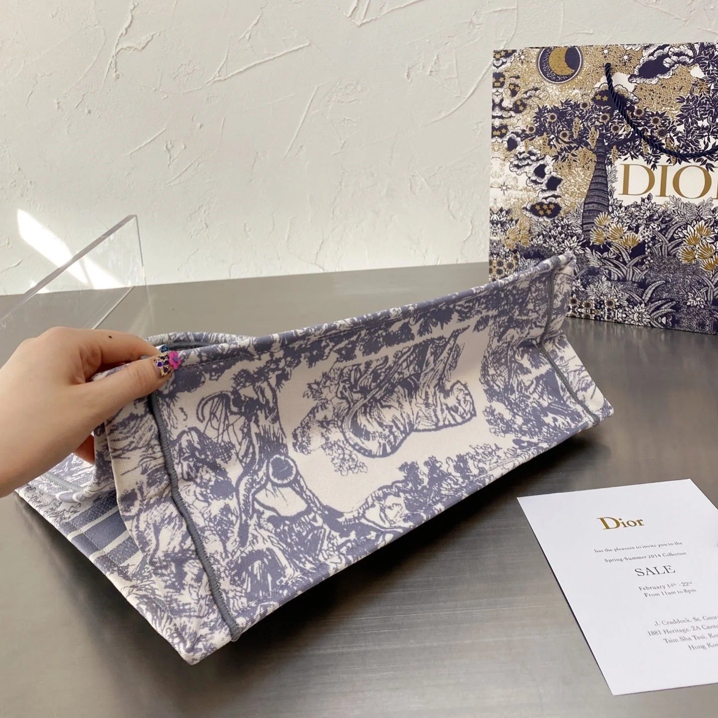 Embroidered shopping bag