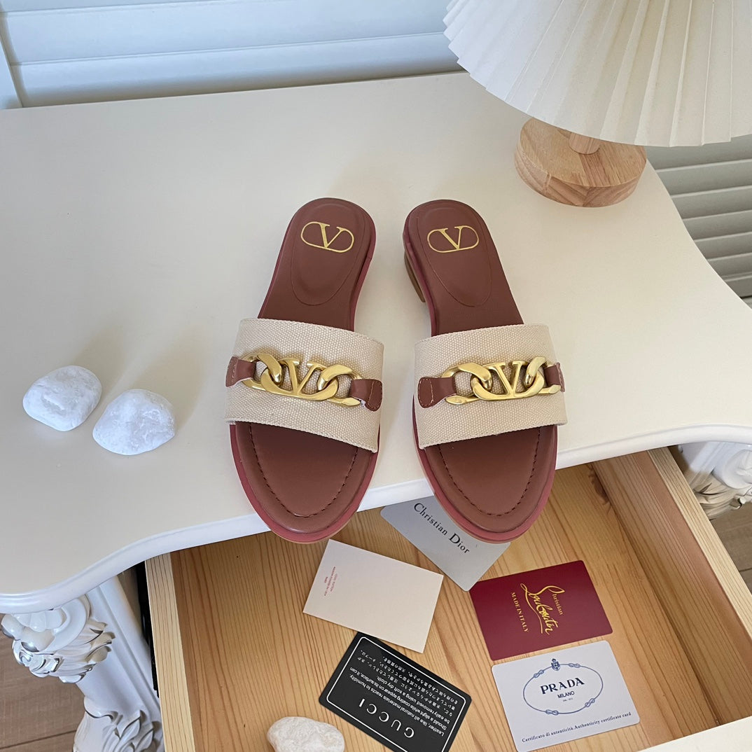 Logo Chain Flat Slides