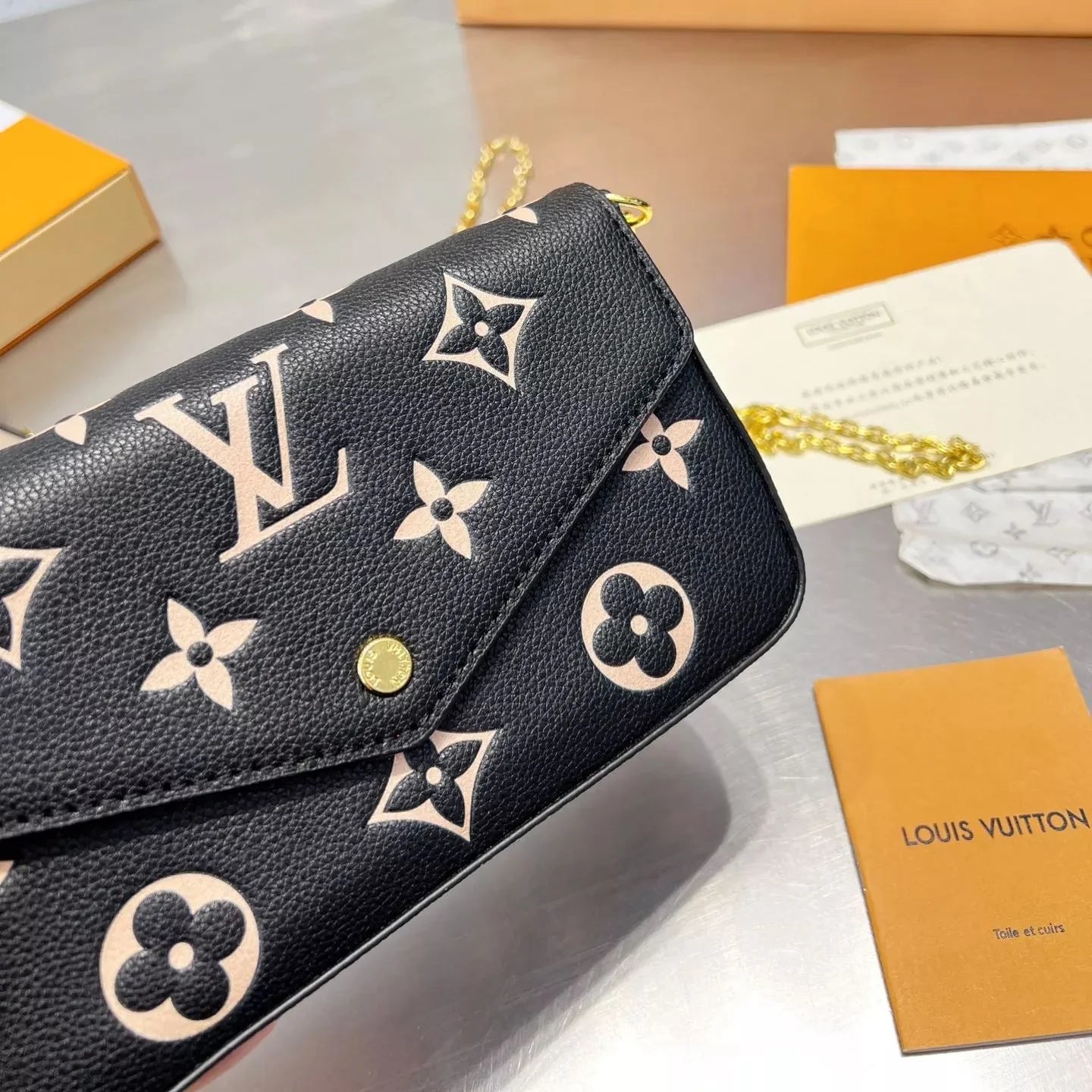 FÉLICIE Detachable Metal Chain Bag