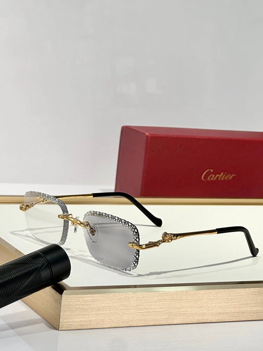 Diamond-cut glasses that change color when exposed to ultraviolet light