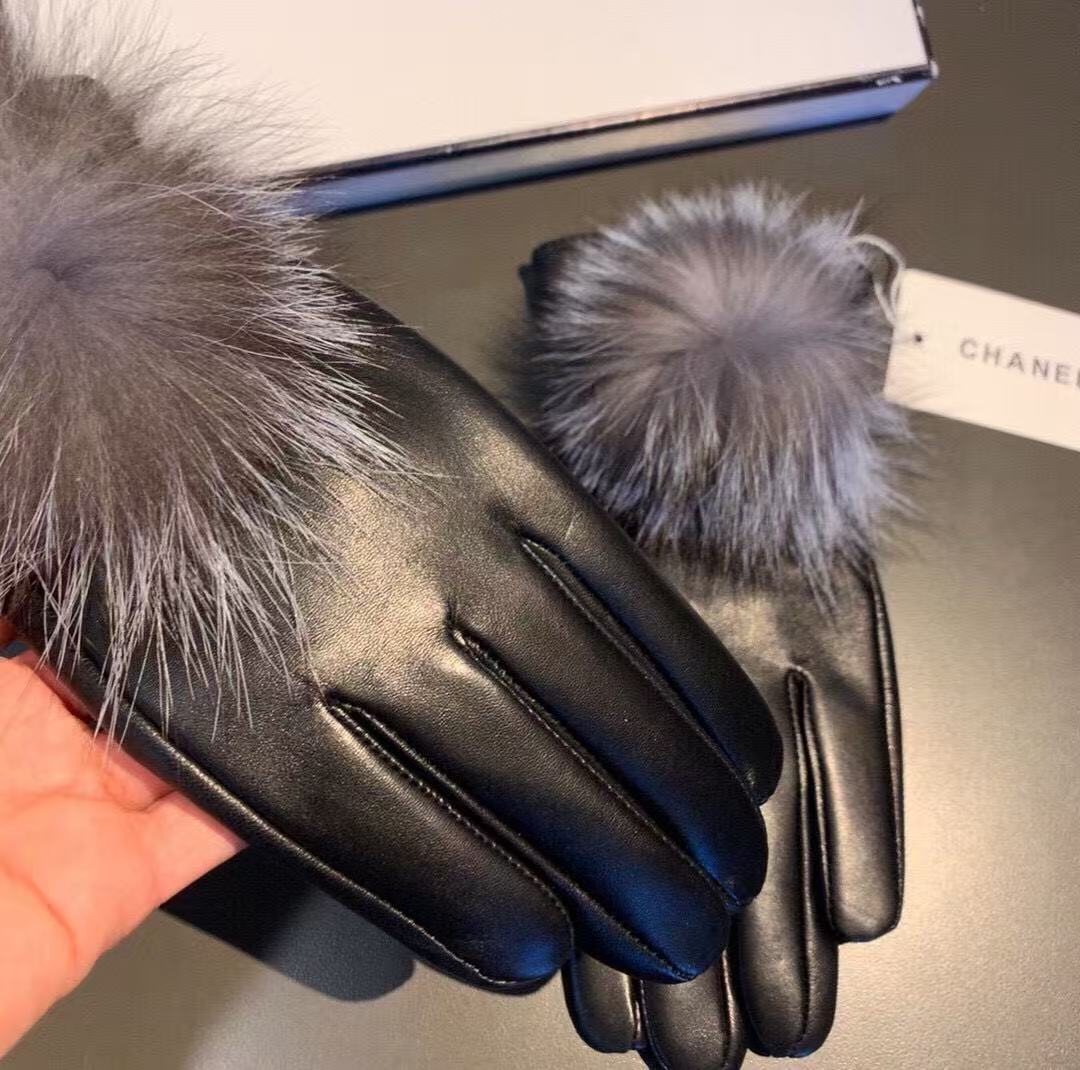 2025 Winter Fox Hairball Touchscreen Gloves