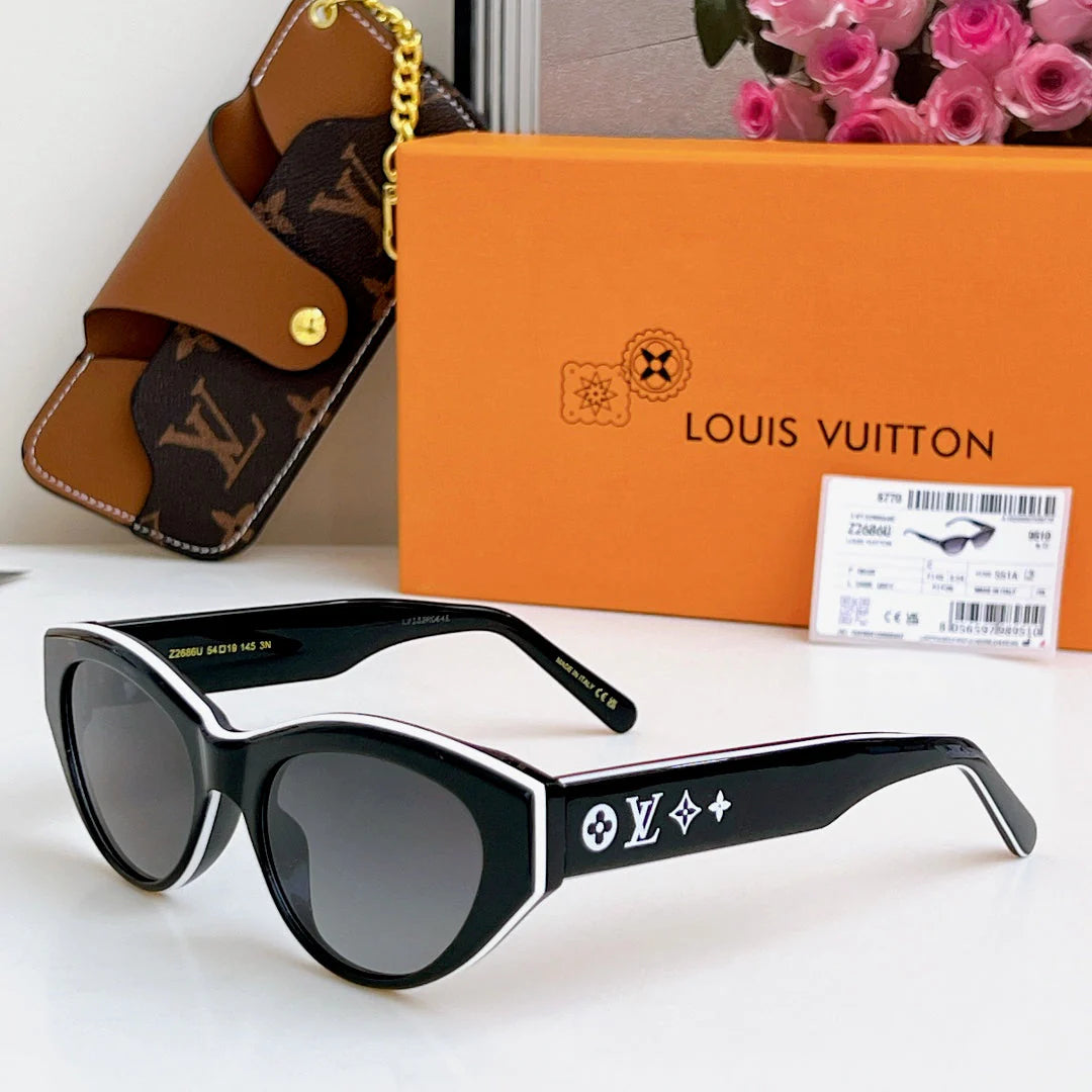 A classic shape with a striking contrast of colors, highlighting the ingenuity of the design