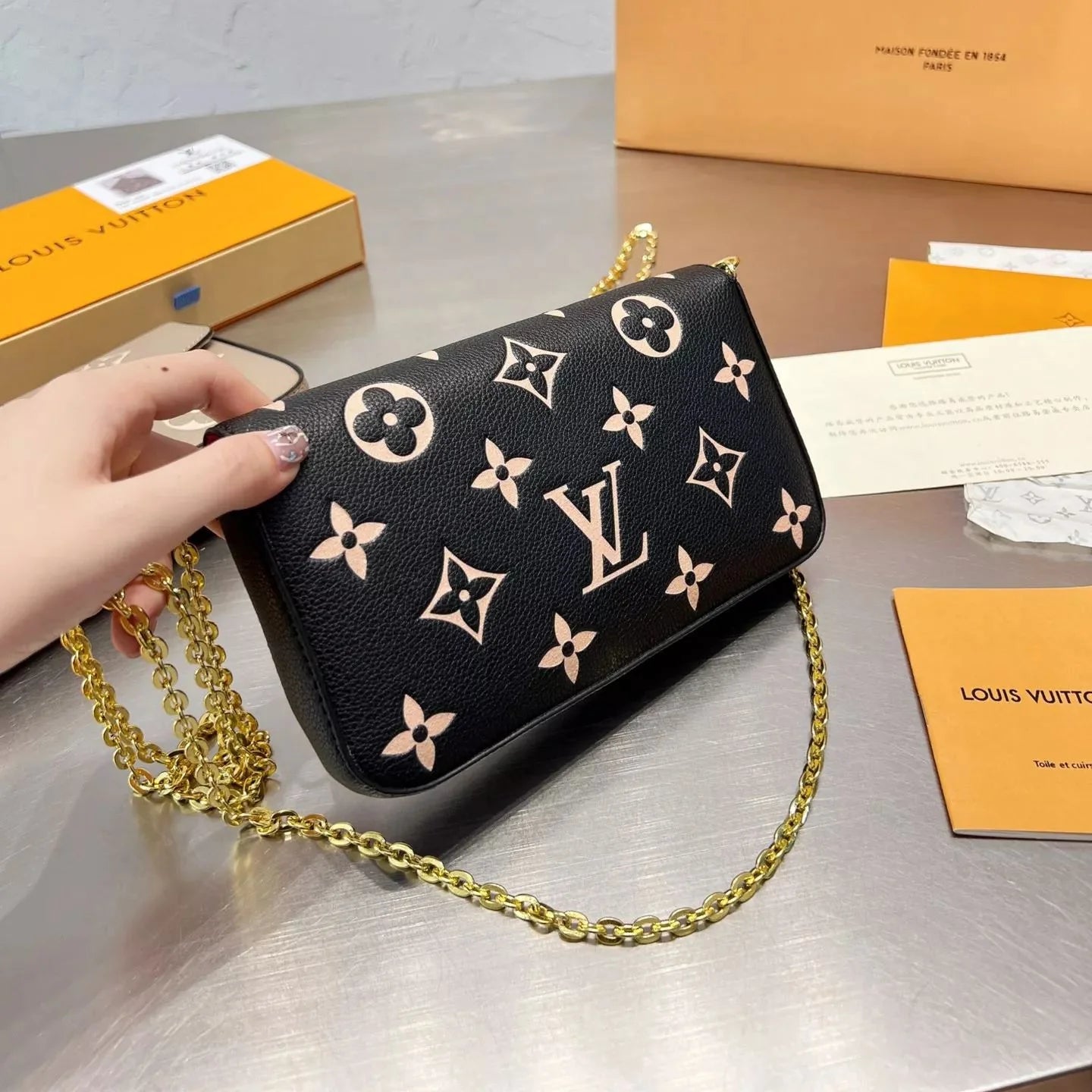 FÉLICIE Detachable Metal Chain Bag