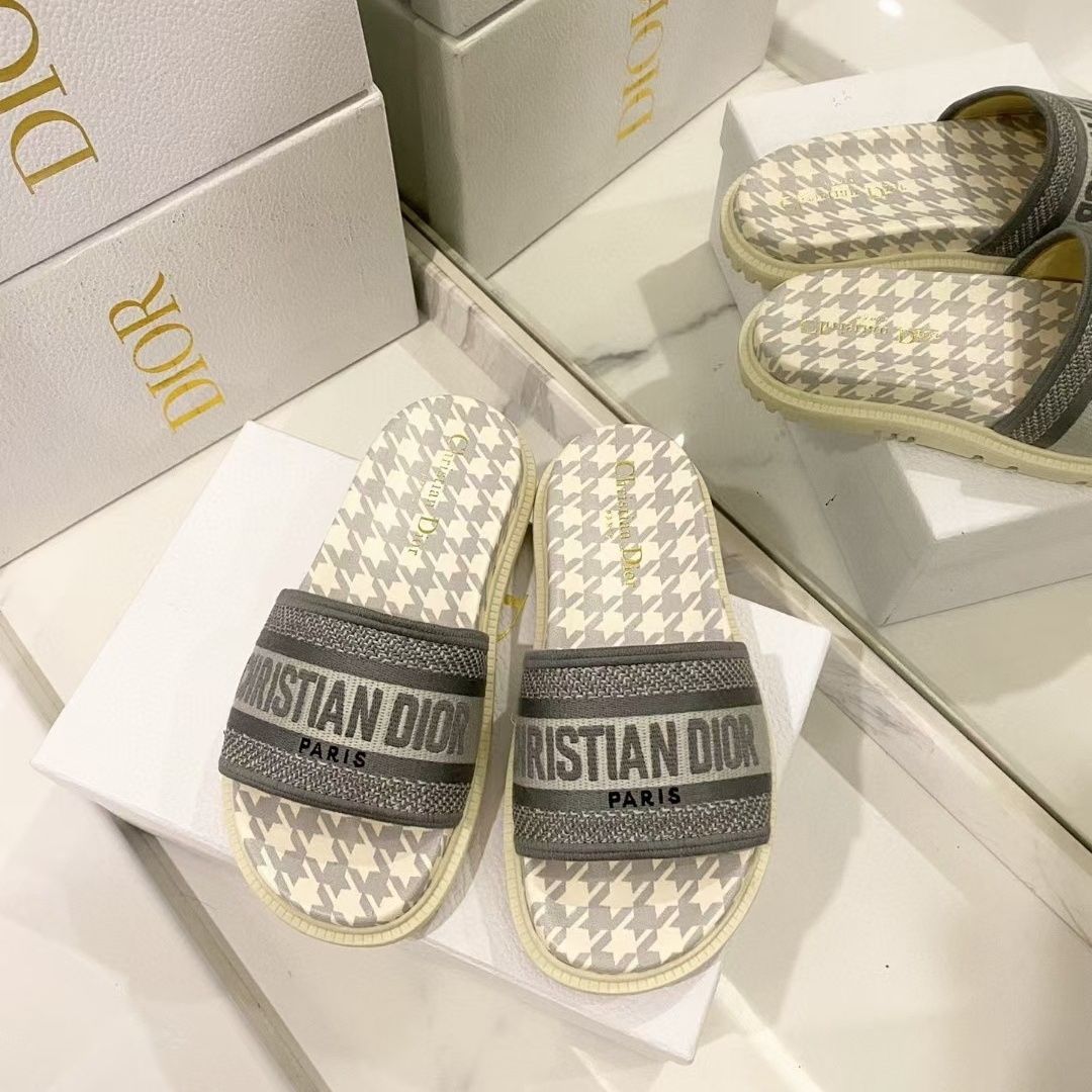 Houndstooth Embossed Slipper Sandals