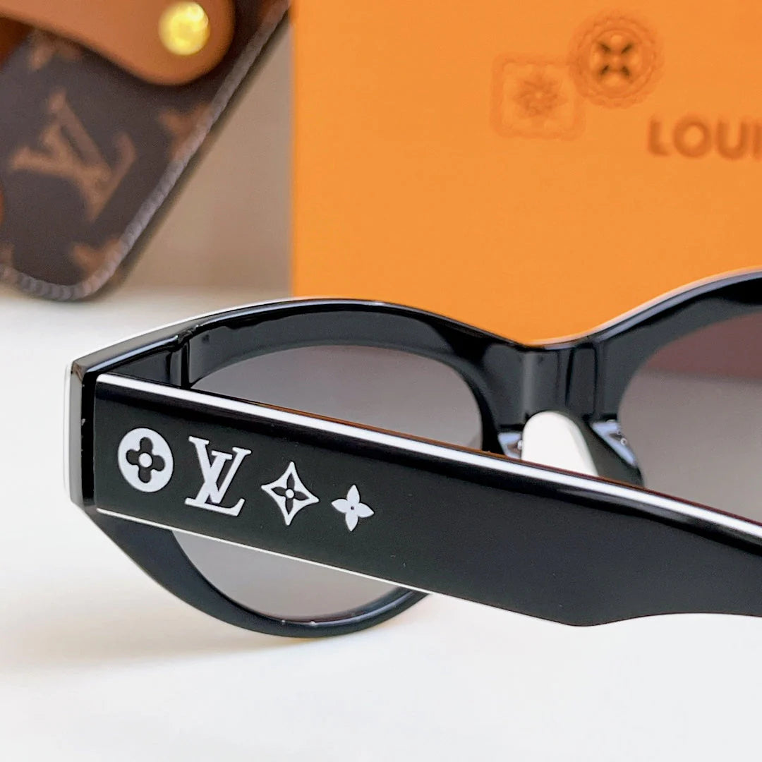 A classic shape with a striking contrast of colors, highlighting the ingenuity of the design