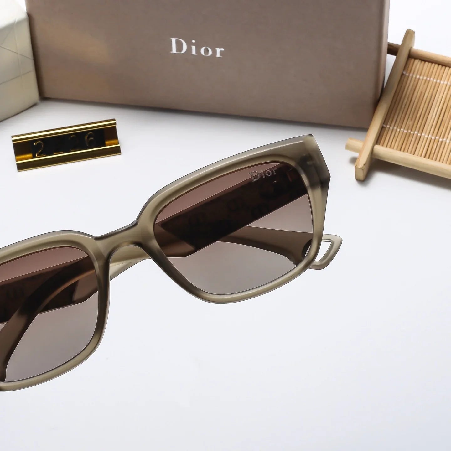 7 Colors Classic Trendy Sunglasses 2226