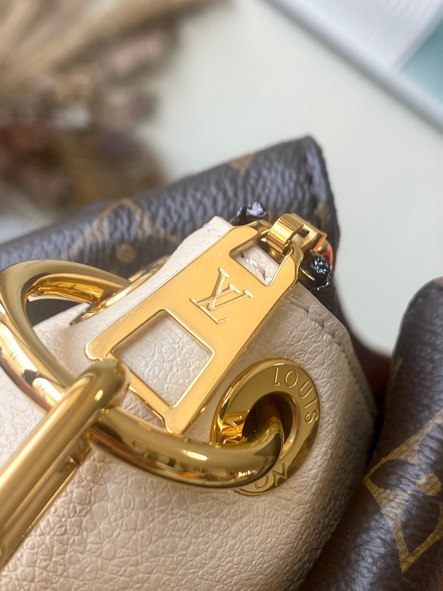 New and very popular handbags