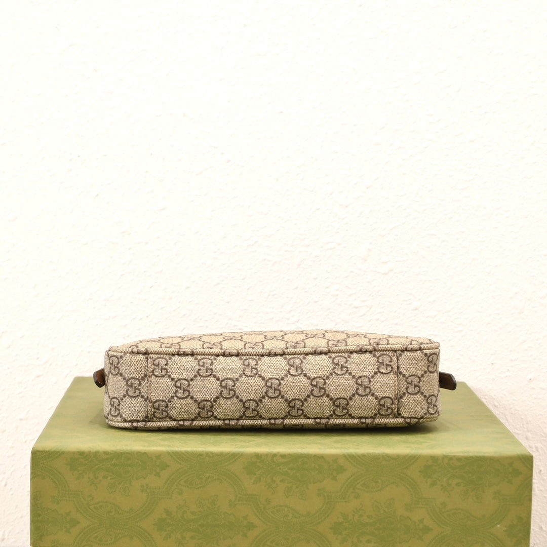 Small zip-up tote bag