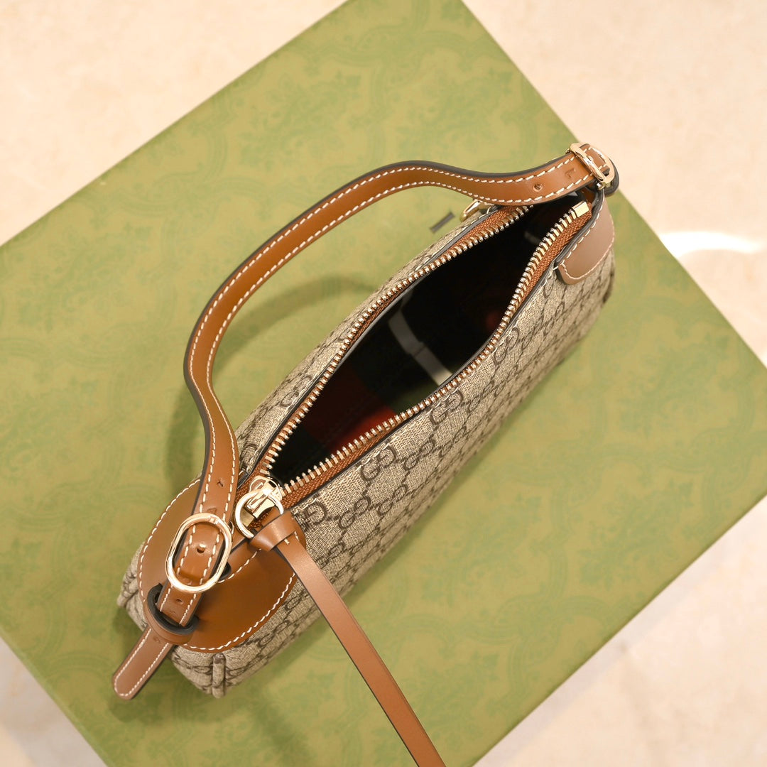 Small zip-up tote bag