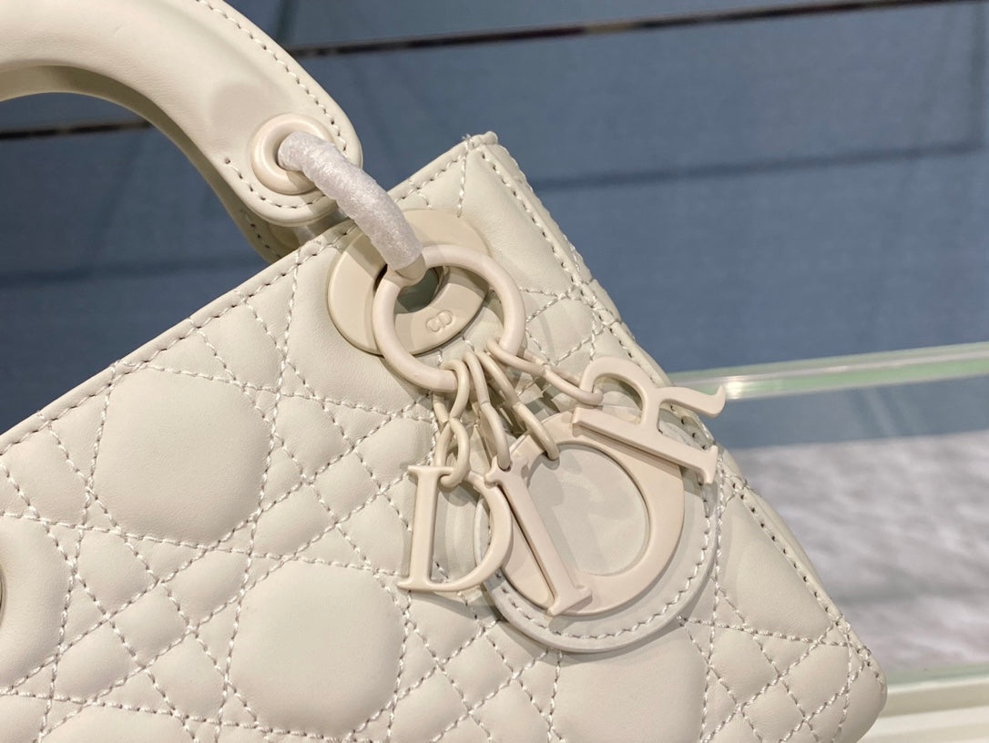 New White Fashion Handbag