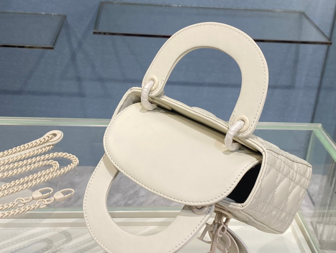 New White Fashion Handbag