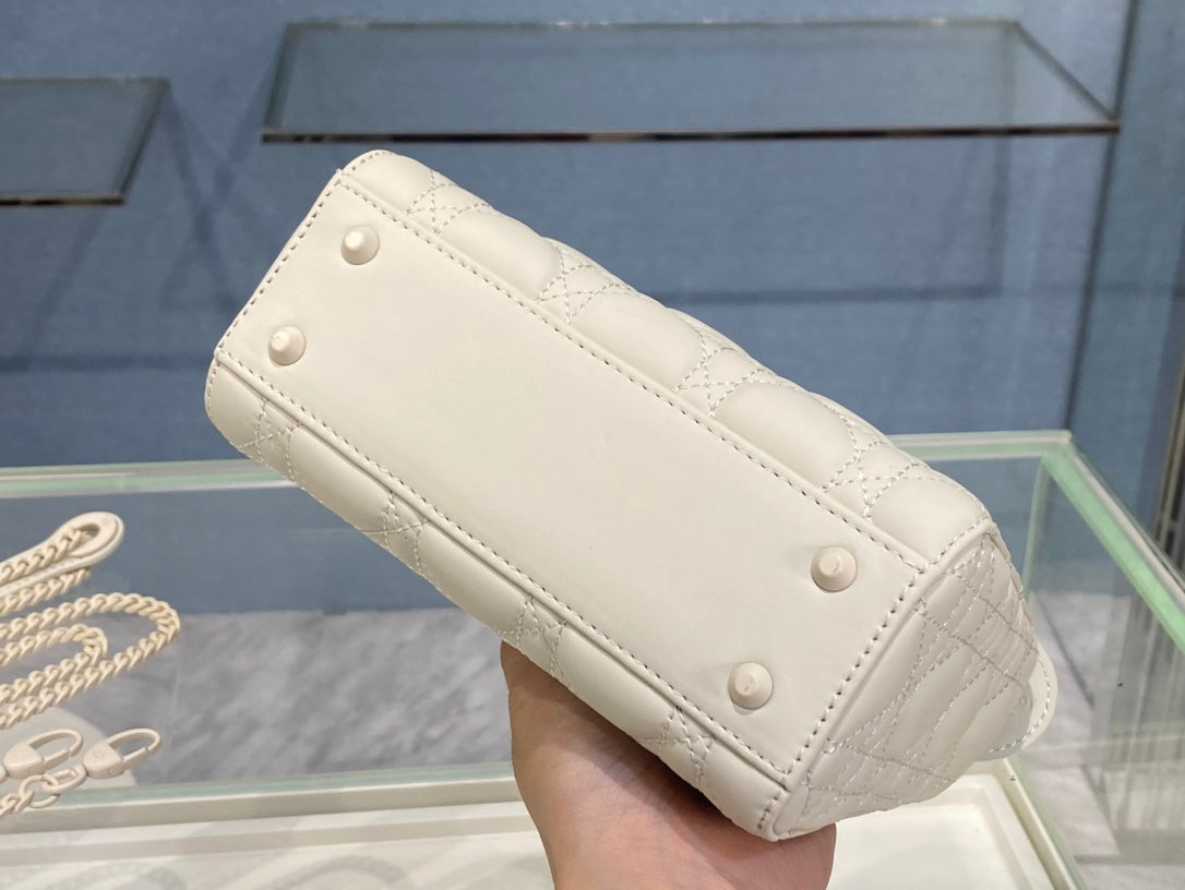 New White Fashion Handbag