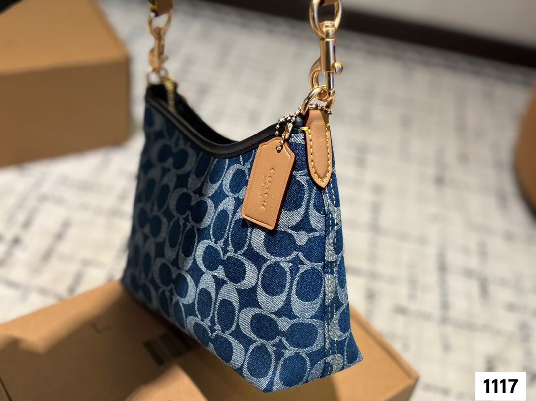 A simple and lightweight handbag that is both colorful and sturdy