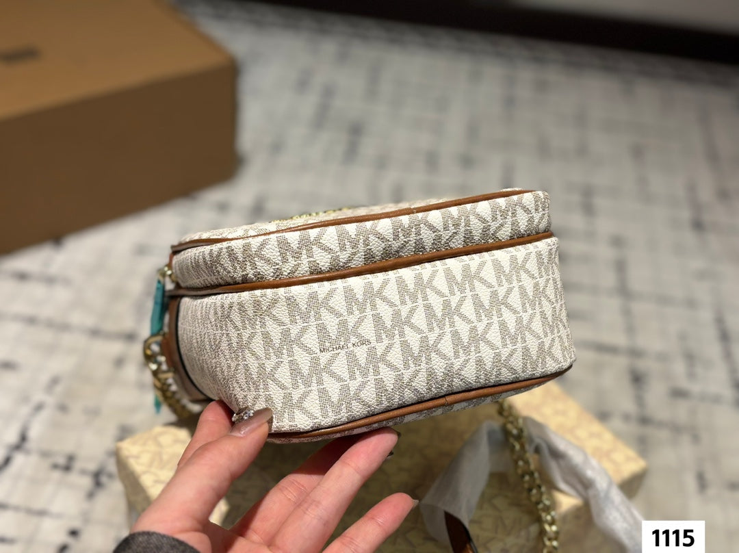 Super popular camera bag