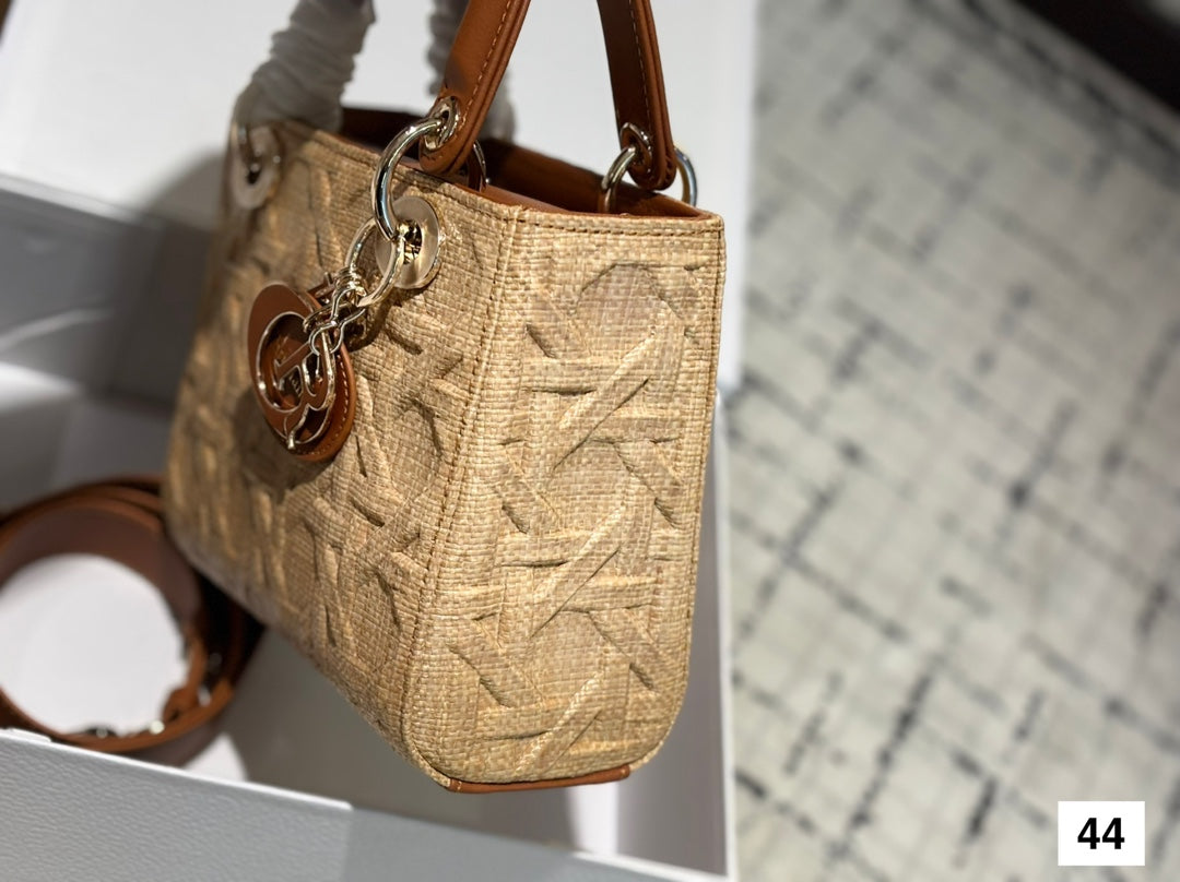 Woven rural style handbag