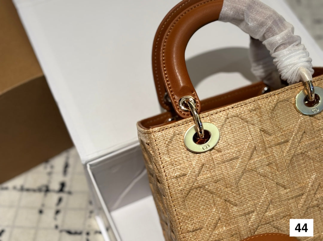 Woven rural style handbag