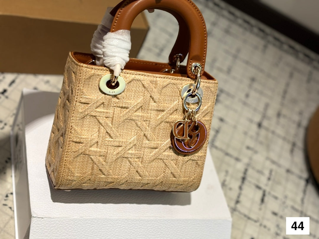 Woven rural style handbag