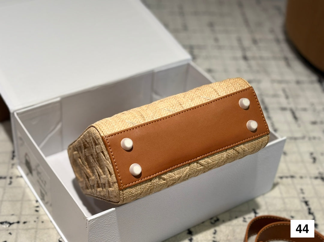 Woven rural style handbag