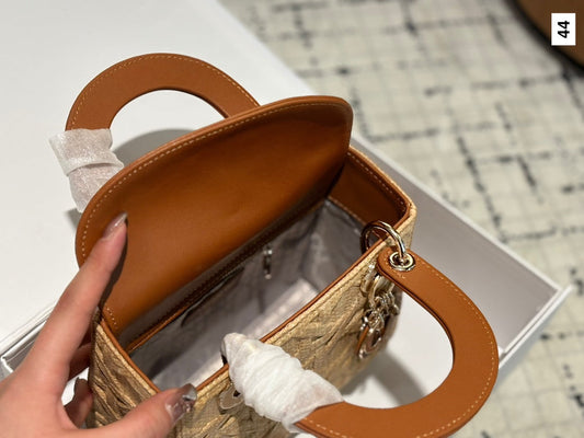 Woven rural style handbag