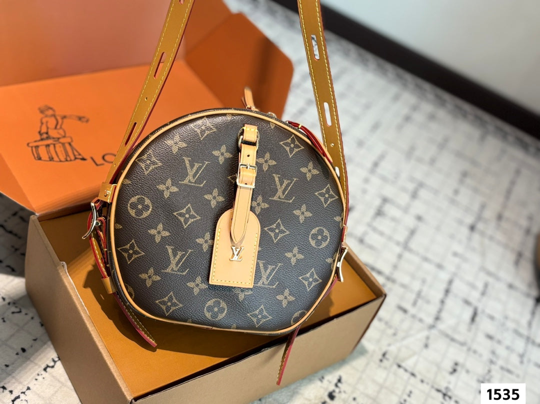 Trendy cowhide round bag