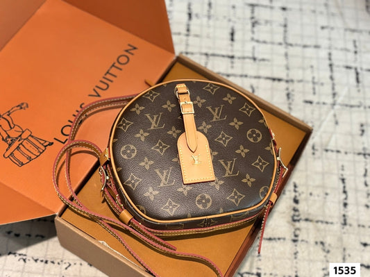 Trendy cowhide round bag