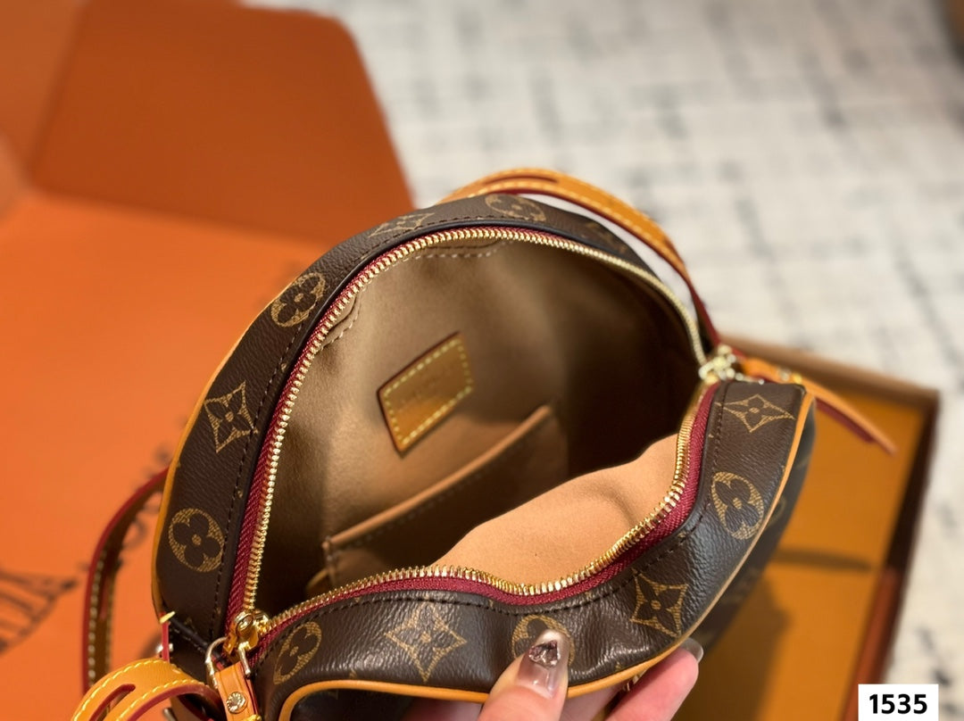 Trendy cowhide round bag