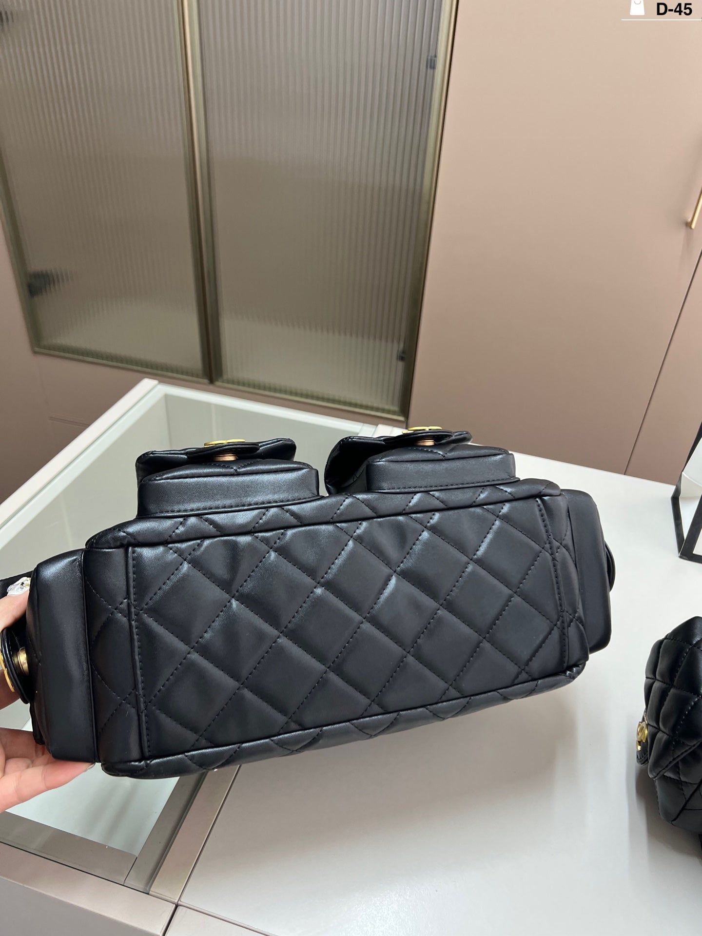 The hottest multi-pocket bag