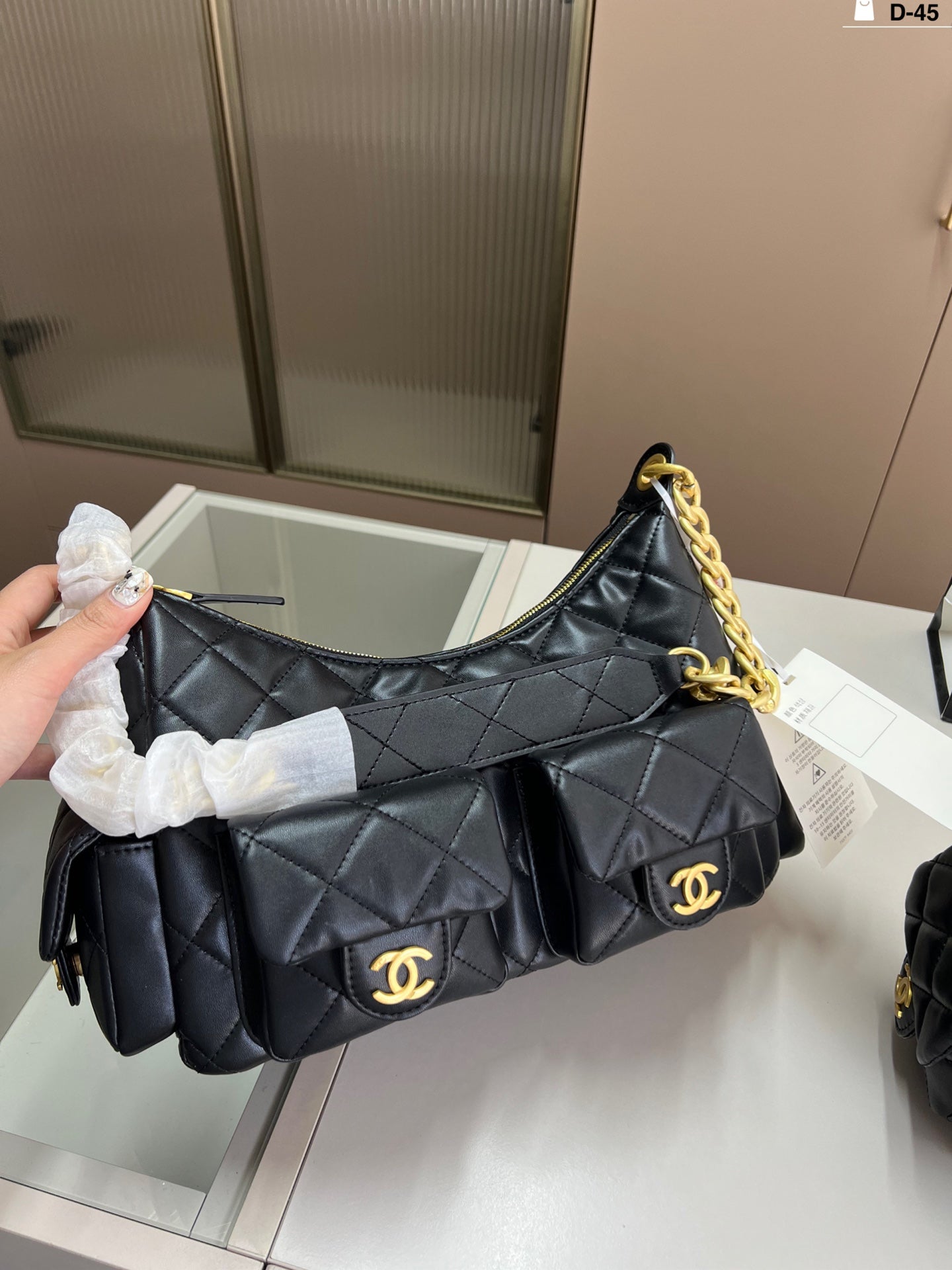 The hottest multi-pocket bag