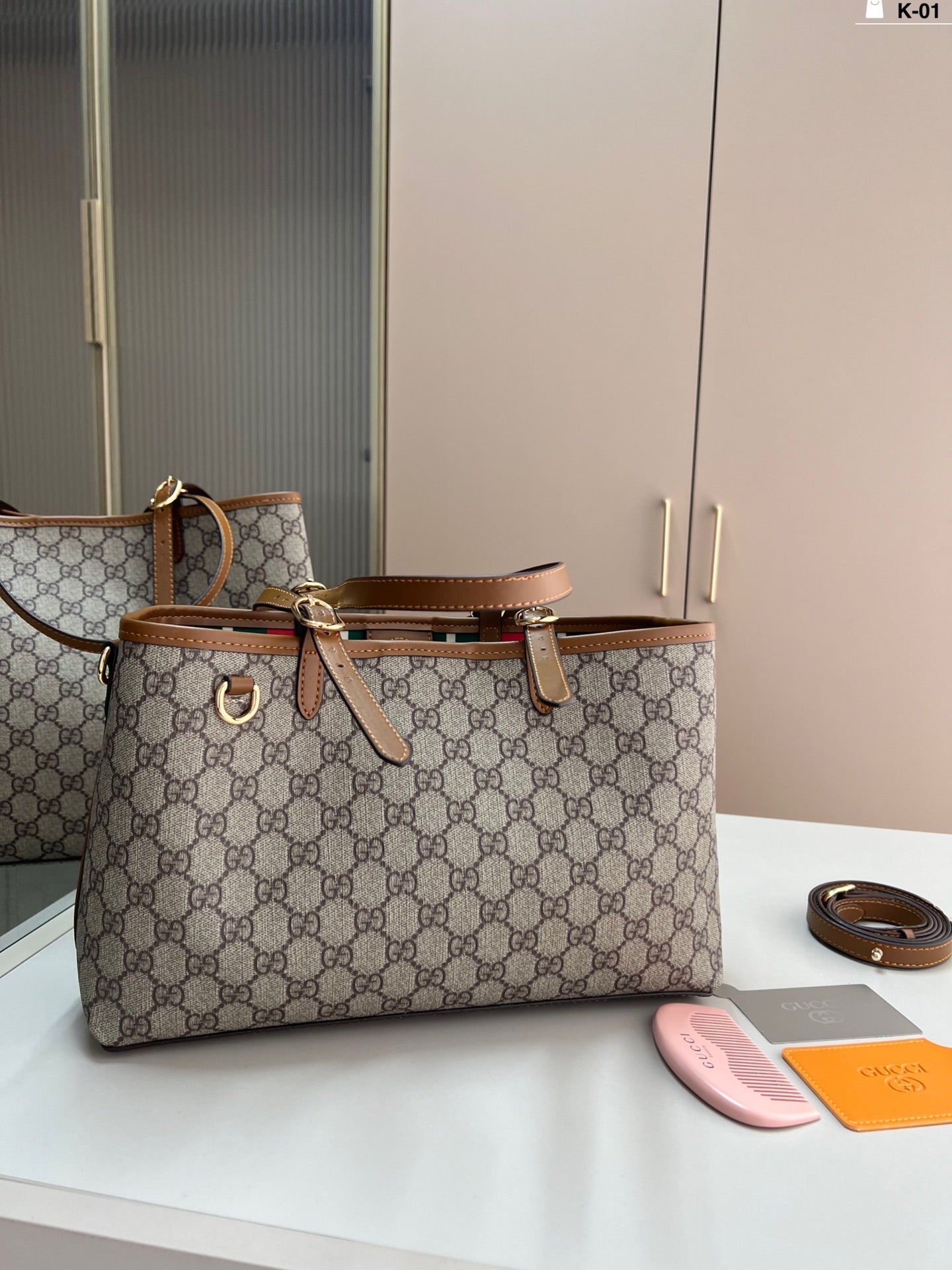 Classic logo shopping tote bag