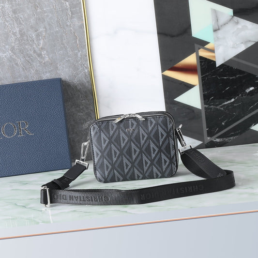 Elegant and practical clutch messenger bag