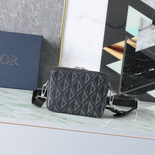 Elegant and practical clutch messenger bag