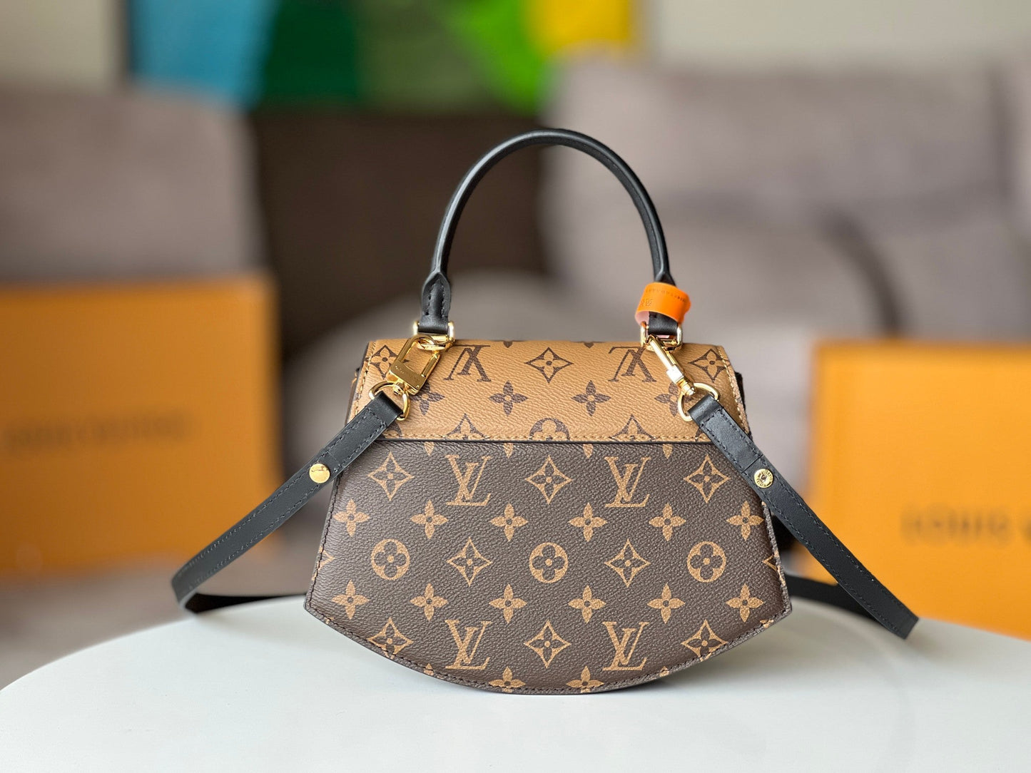 Classic color matching old flower fan-shaped bag