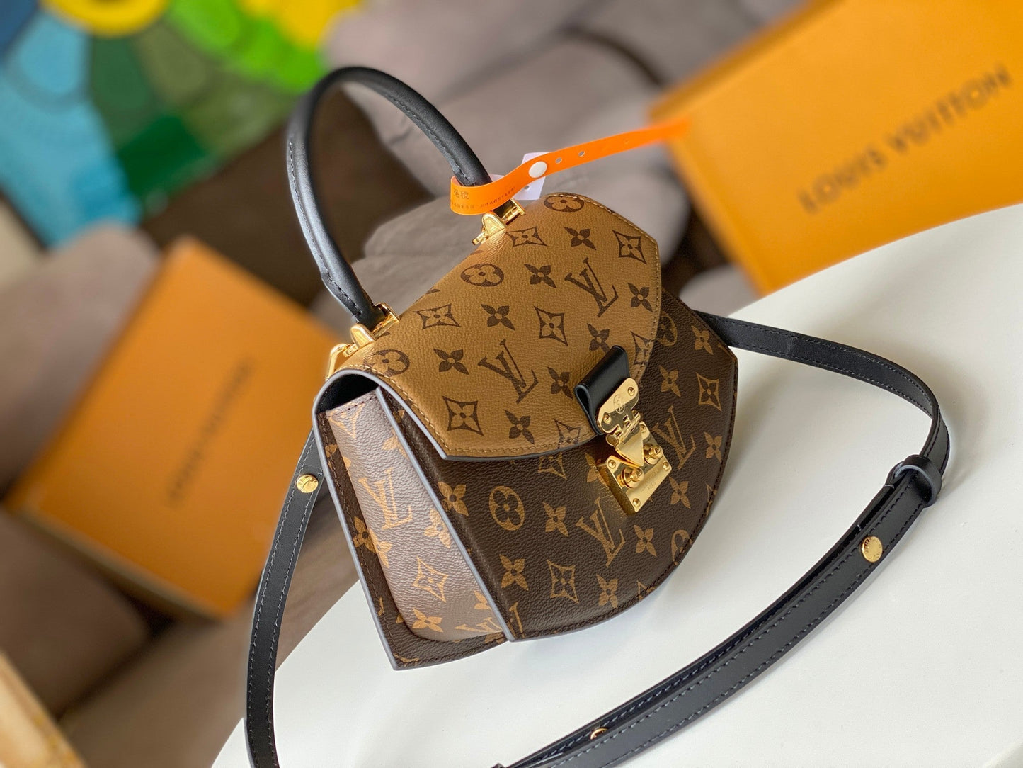 Classic color matching old flower fan-shaped bag