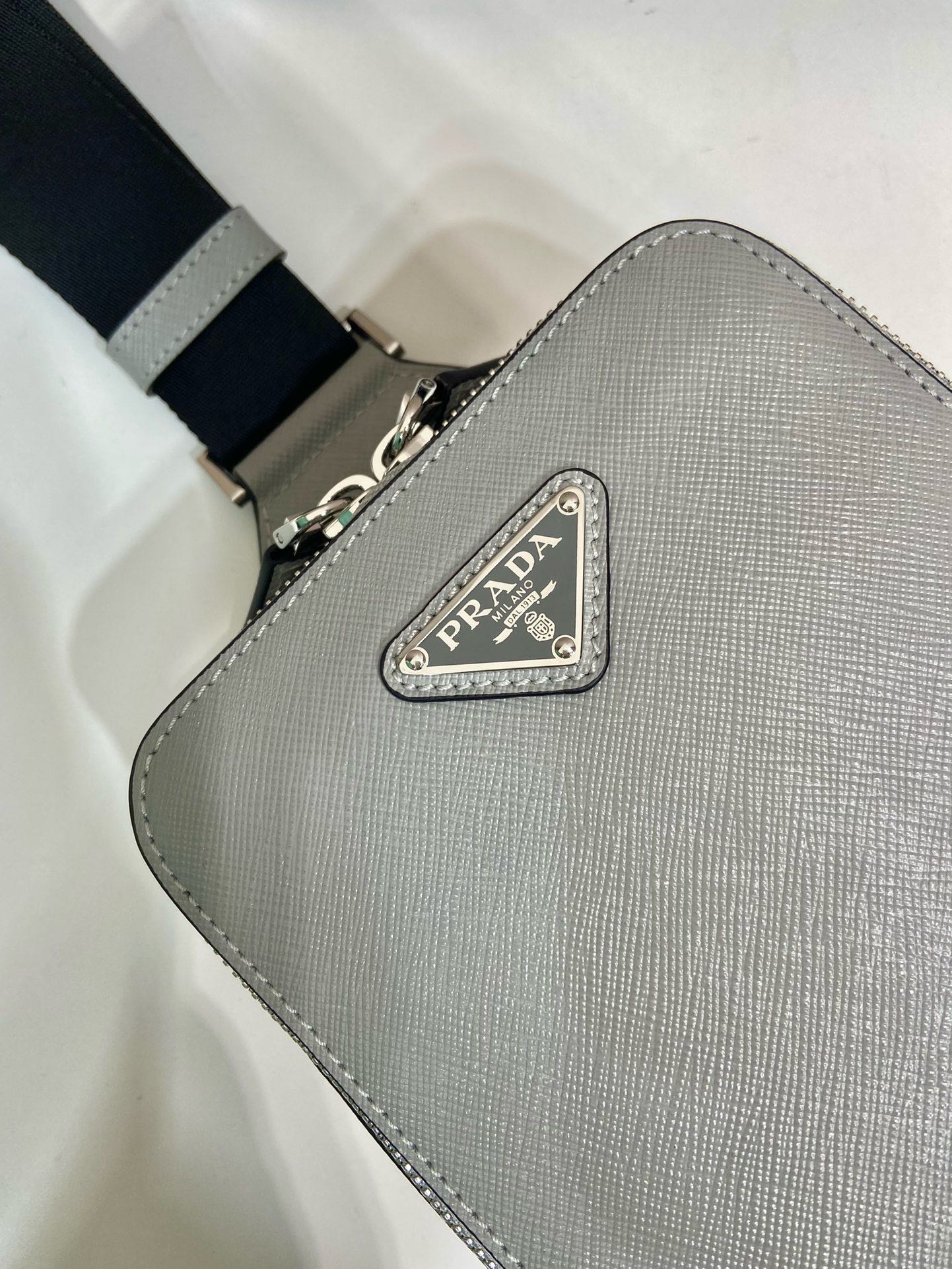 New cross pattern chest bag