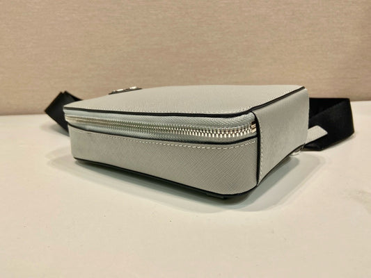 New cross pattern chest bag