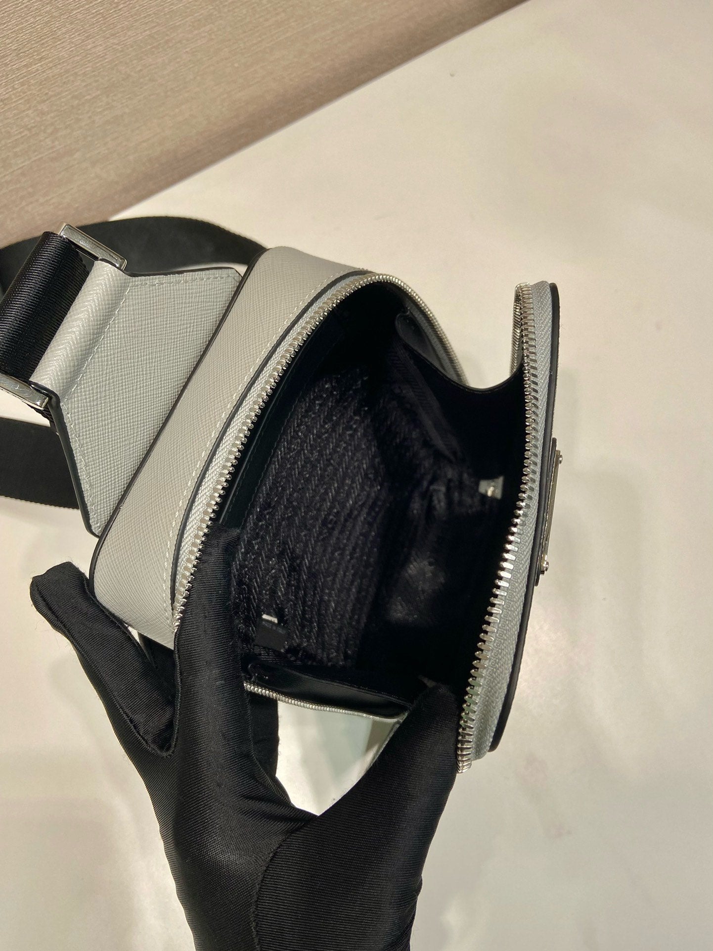 New cross pattern chest bag